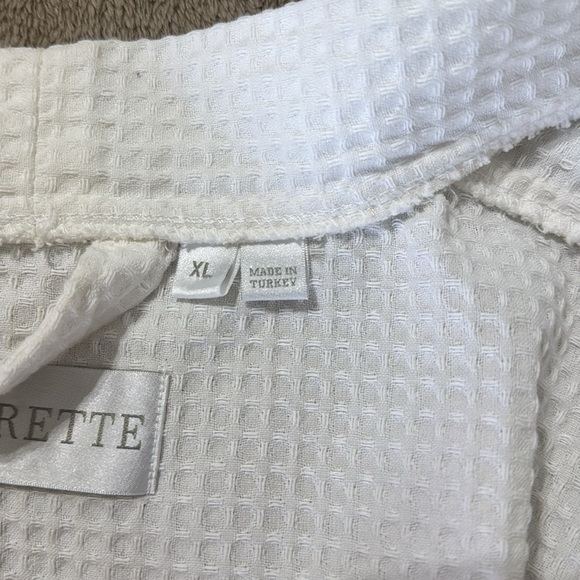 Frette Fager’s Island Luxury Spa  Logo Ivory Waffle Texture Robe - Picture 9 of 14